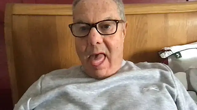 Snapshot of Oldpistolpete chatting on 03-13-25, 02:33 Oldpistolpete online show from 03-13-25, 02:33