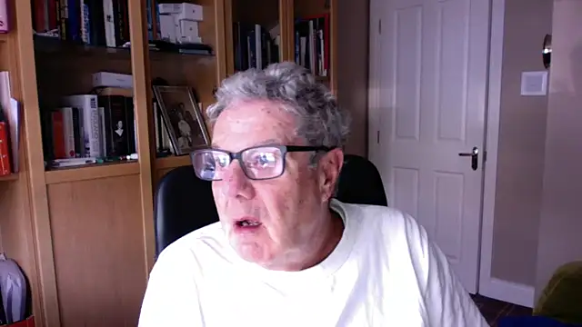 Snapshot of Oldpistolpete chatting on 03-03-25, 09:45 Oldpistolpete online show from 03-03-25, 09:45