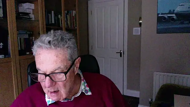 Snapshot of Oldpistolpete chatting on 12-04-24, 02:09 Oldpistolpete online show from 12-04-24, 02:09