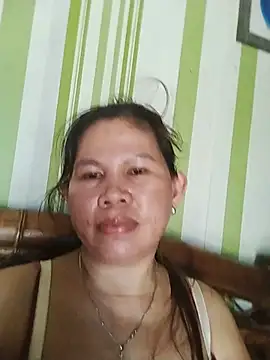 Snapshot of simplewild_mom chatting on 06-19-26, 05:35 simplewild mom online show from 06-19-26, 05:35