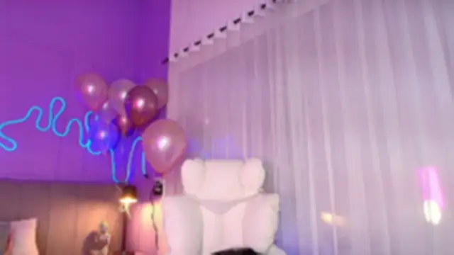 Snapshot of Sofly_s chatting on 04-04-26, 09:27 Sofly s online show from 04-04-26, 09:27