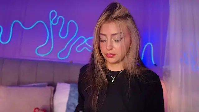 Snapshot of Sofly_s chatting on 03-27-26, 11:55 Sofly s online show from 03-27-26, 11:55