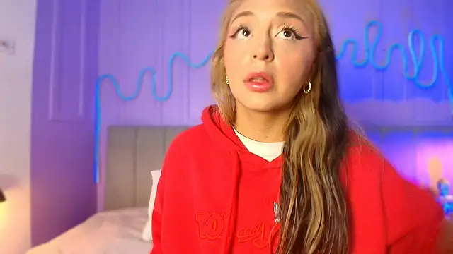 Snapshot of Sofly_s chatting on 04-15-26, 11:38 Sofly s online show from 04-15-26, 11:38