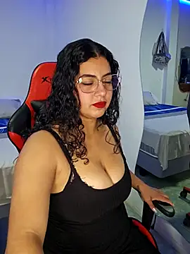 Snapshot of Mary_pinkish chatting on 01-08-26, 12:49 Mary pinkish online show from 01-08-26, 12:49