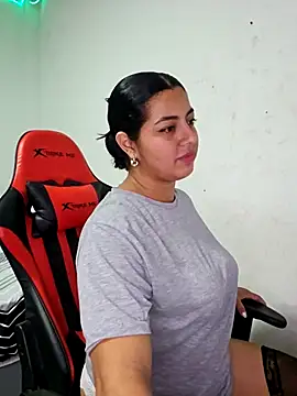 Snapshot of Mary_pinkish chatting on 02-08-26, 03:15 Mary pinkish online show from 02-08-26, 03:15