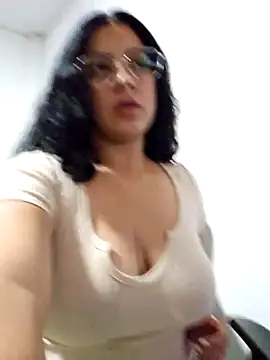 Snapshot of Mary_pinkish chatting on 02-05-26, 03:46 Mary pinkish online show from 02-05-26, 03:46