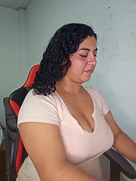 Mary pinkish online show from 02-17-25, 05:25