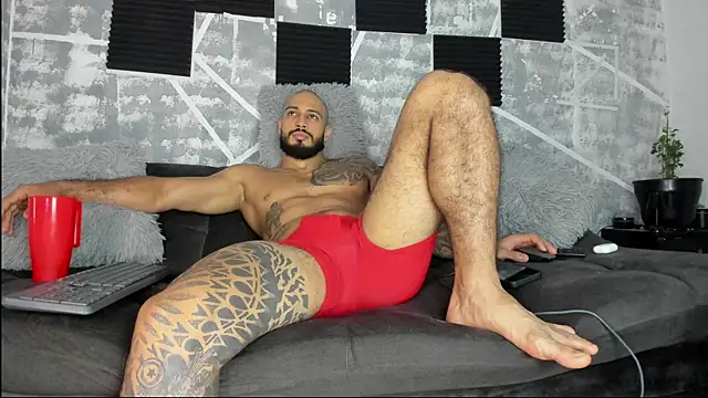 Snapshot of leonidas_18k chatting on 05-19-26, 05:31 leonidas 18k online show from 05-19-26, 05:31