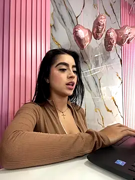 Victoria adaams online show from 12-04-25, 09:03