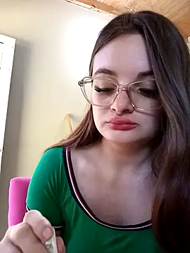 Emmacut online show from 10-20-25, 04:51