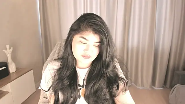 Snapshot of mia_lui chatting on 07-22-26, 04:36 mia lui online show from 07-22-26, 04:36