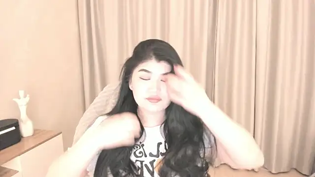 Snapshot of mia_lui chatting on 06-27-26, 07:31 mia lui online show from 06-27-26, 07:31