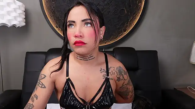 Snapshot of miss_vaiolette chatting on 06-27-26, 11:05 miss vaiolette online show from 06-27-26, 11:05