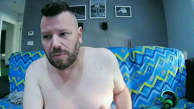 Snapshot of txan9876 chatting on 10-16-25, 02:36 txan9876 online show from 10-16-25, 02:36