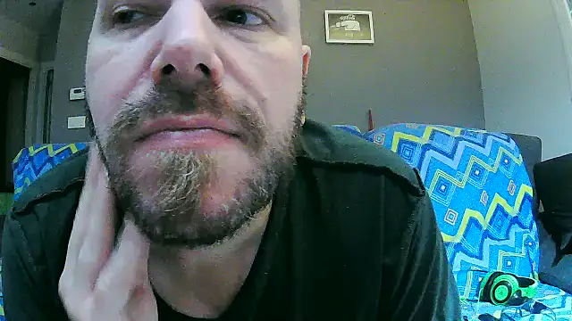 Snapshot of txan9876 chatting on 10-17-25, 03:54 txan9876 online show from 10-17-25, 03:54