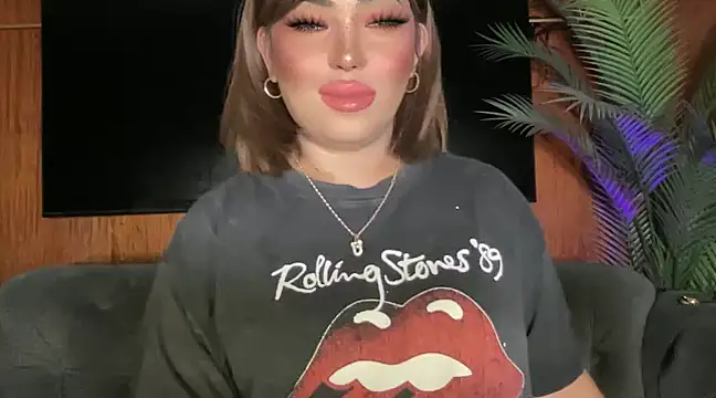 Snapshot of BigDominaMia chatting on 02-02-25, 03:28 BigDominaMia online show from 02-02-25, 03:28