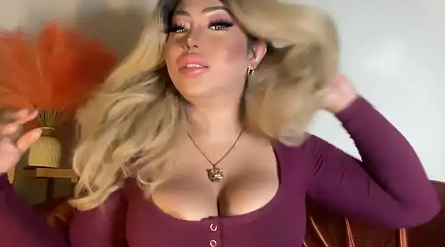 Snapshot of BigDominaMia chatting on 02-06-25, 05:25 BigDominaMia online show from 02-06-25, 05:25