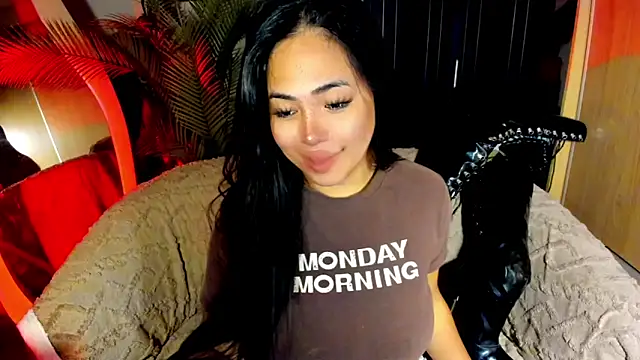 Snapshot of BigDominaMia chatting on 07-21-26, 02:25 BigDominaMia online show from 07-21-26, 02:25