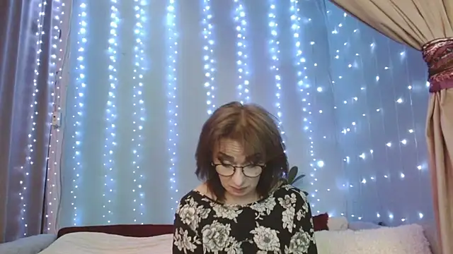 julia renard online show from 05-17-26, 03:34