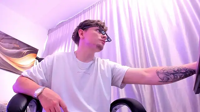 Snapshot of SALOME_F0X_ chatting on 11-16-25, 12:43 SALOME F0X online show from 11-16-25, 12:43