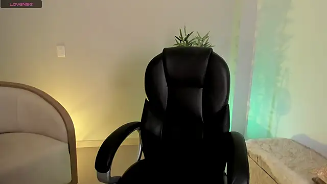 NiaBennet  online show from 01-10-26, 09:10