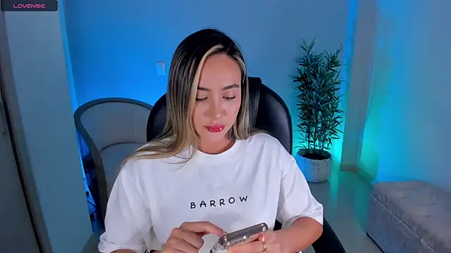 NiaBennet  online show from 10-09-25, 01:28