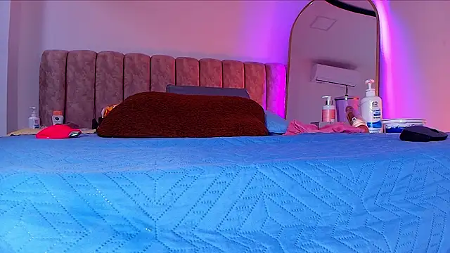  linda milk  online show from 02-26-26, 03:06