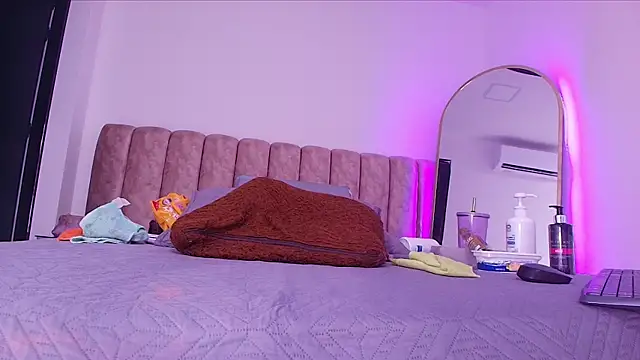  linda milk  online show from 04-08-26, 03:19