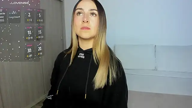 Snapshot of sophi_mooreno chatting on 04-23-26, 12:39 sophi mooreno online show from 04-23-26, 12:39