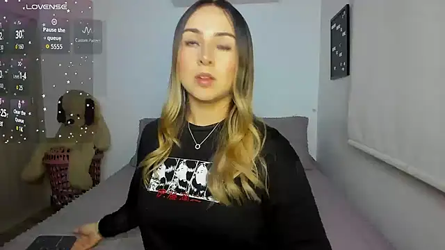 Snapshot of sophi_mooreno chatting on 06-08-26, 12:38 sophi mooreno online show from 06-08-26, 12:38