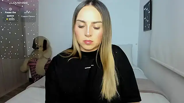 Snapshot of sophi_mooreno chatting on 05-07-26, 12:26 sophi mooreno online show from 05-07-26, 12:26