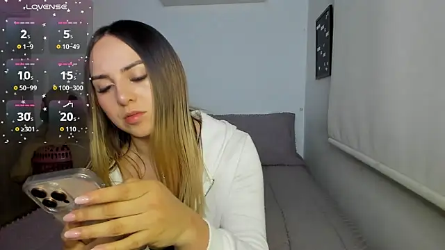 Snapshot of sophi_mooreno chatting on 06-11-26, 12:54 sophi mooreno online show from 06-11-26, 12:54