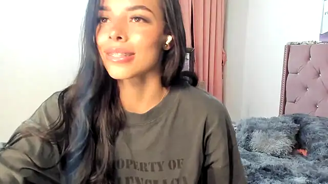 Snapshot of Valen_Brown chatting on 05-24-26, 03:17 Valen Brown online show from 05-24-26, 03:17