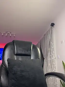 Snapshot of Frank_Farrell chatting on 02-05-26, 06:42 Frank Farrell online show from 02-05-26, 06:42