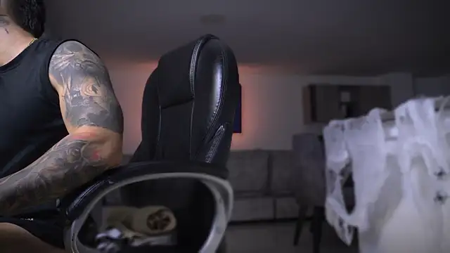 Frank Farrell online show from 10-28-25, 03:29