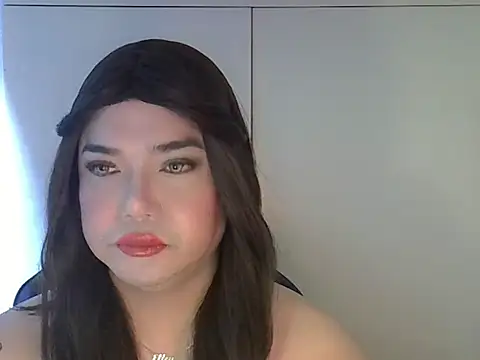 StrawberryWine07 online show from 04-18-26, 12:24