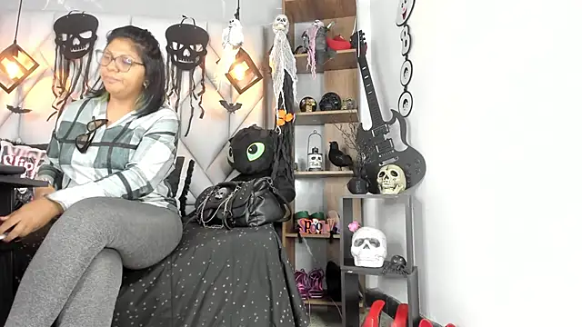 Snapshot of MirandaHaguen chatting on 10-12-25, 01:23 MirandaHaguen online show from 10-12-25, 01:23