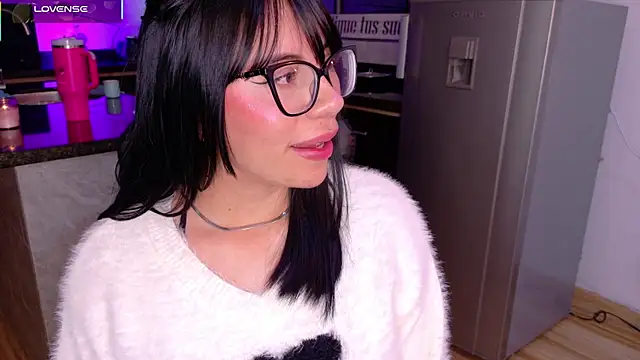 Snapshot of Silvanna-Moree chatting on 07-12-26, 07:42 Silvanna-Moree online show from 07-12-26, 07:42