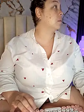 Snapshot of mollieblue69 chatting on 02-05-26, 12:45 mollieblue69 online show from 02-05-26, 12:45