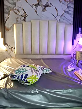 Snapshot of mollieblue69 chatting on 02-14-26, 01:00 mollieblue69 online show from 02-14-26, 01:00