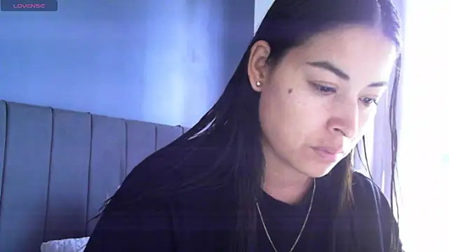 Snapshot of Sweet-Angie chatting on 05-09-26, 01:36 Sweet-Angie online show from 05-09-26, 01:36