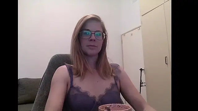 Snapshot of SavannaGirly chatting on 09-25-25, 09:15 SavannaGirly online show from 09-25-25, 09:15