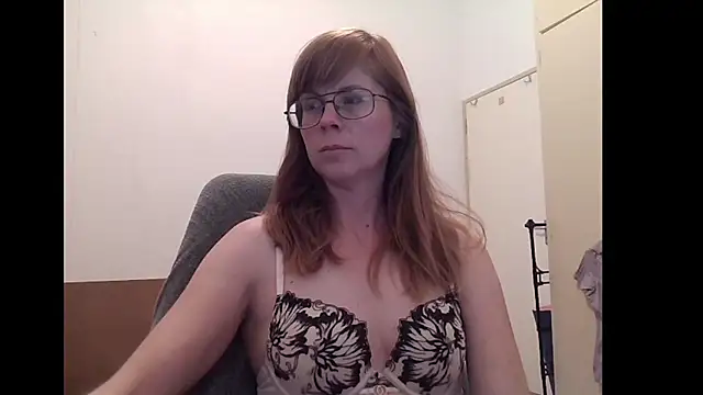 Snapshot of SavannaGirly chatting on 06-11-26, 06:54 SavannaGirly online show from 06-11-26, 06:54
