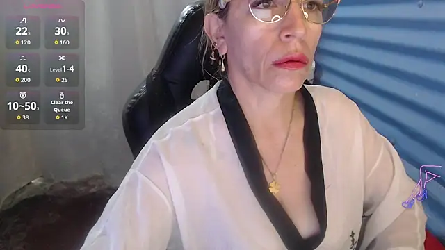 Chayla Ruiz online show from 06-11-26, 12:46