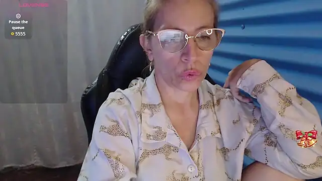 Chayla Ruiz online show from 04-14-26, 11:43