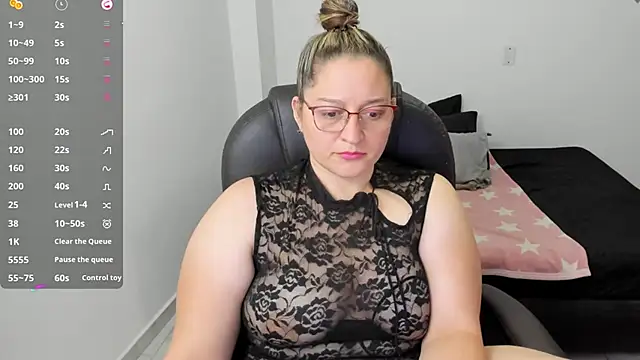 Snapshot of alejandra_milf_ chatting on 12-19-25, 07:38 alejandra milf online show from 12-19-25, 07:38