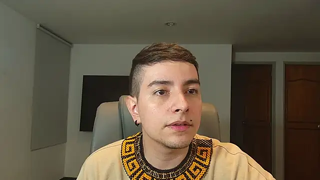 Jhoan saenz online show from 10-28-25, 05:39