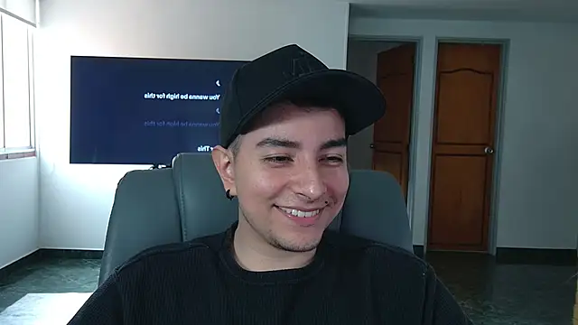 Jhoan saenz online show from 11-08-25, 07:06