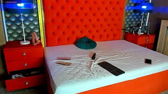 VallerieJones online show from 11-14-25, 05:22