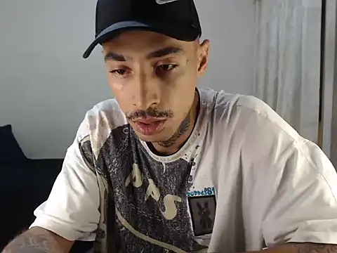 emiliano hottt online show from 10-27-25, 08:21